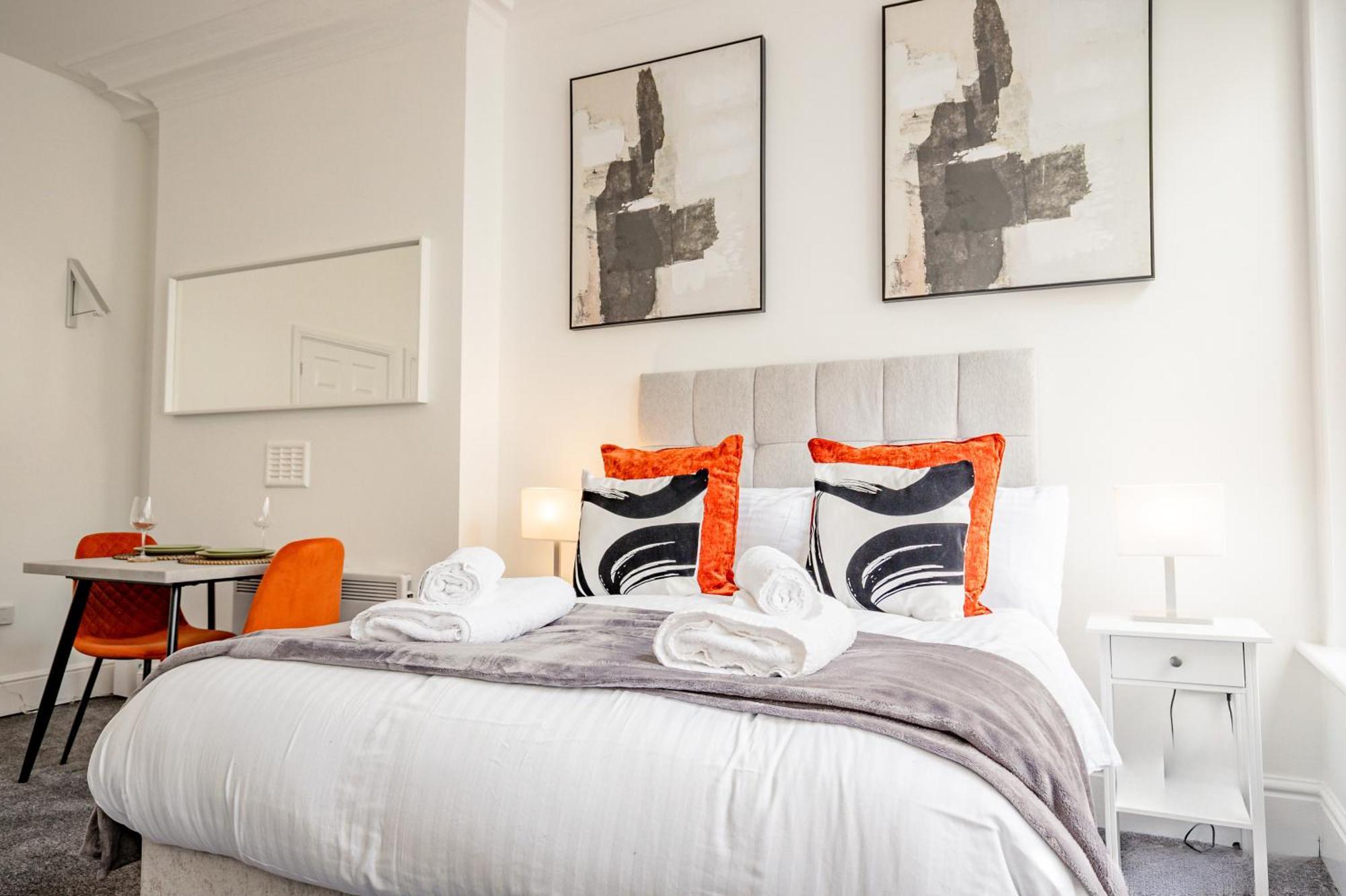 Guest Homes - The Station Studio Worcester Bagian luar foto