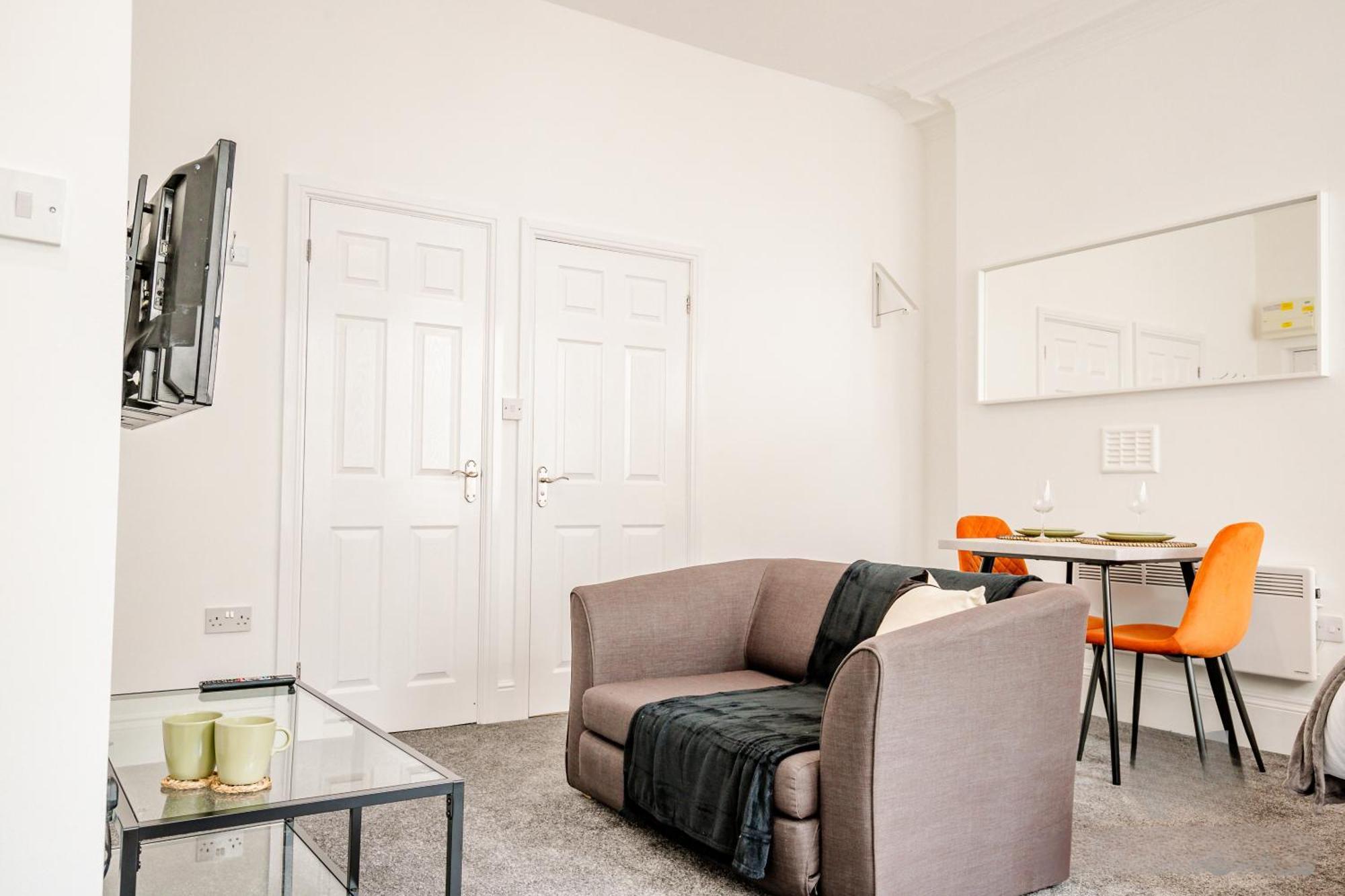 Guest Homes - The Station Studio Worcester Bagian luar foto